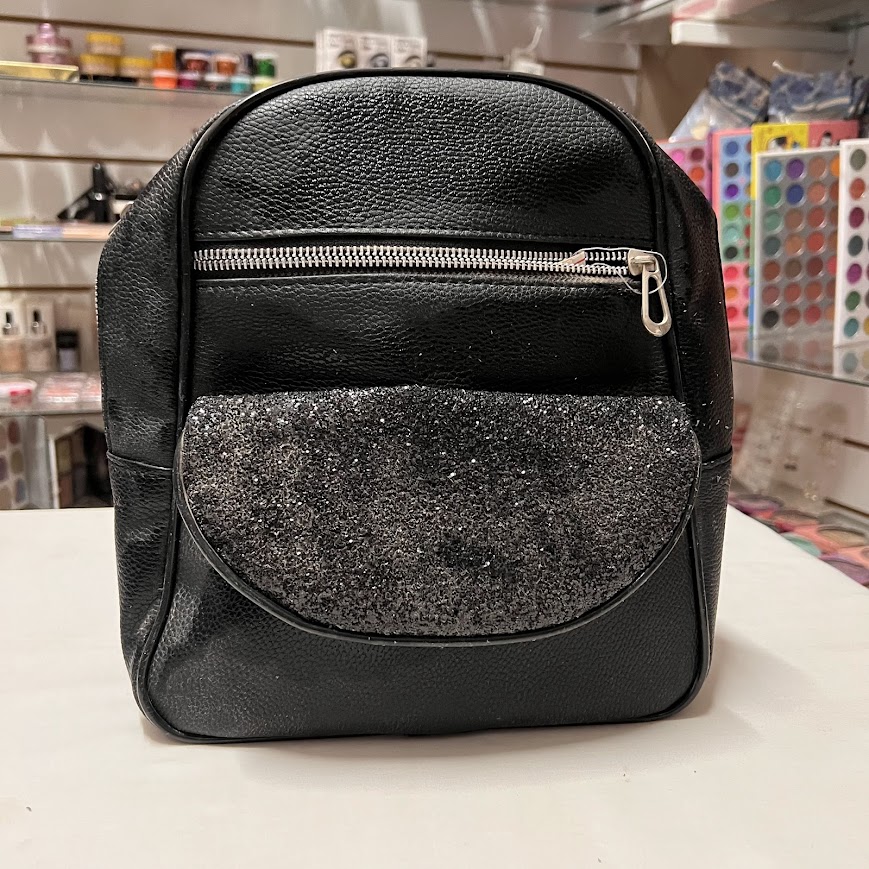 mochila negra con brillos