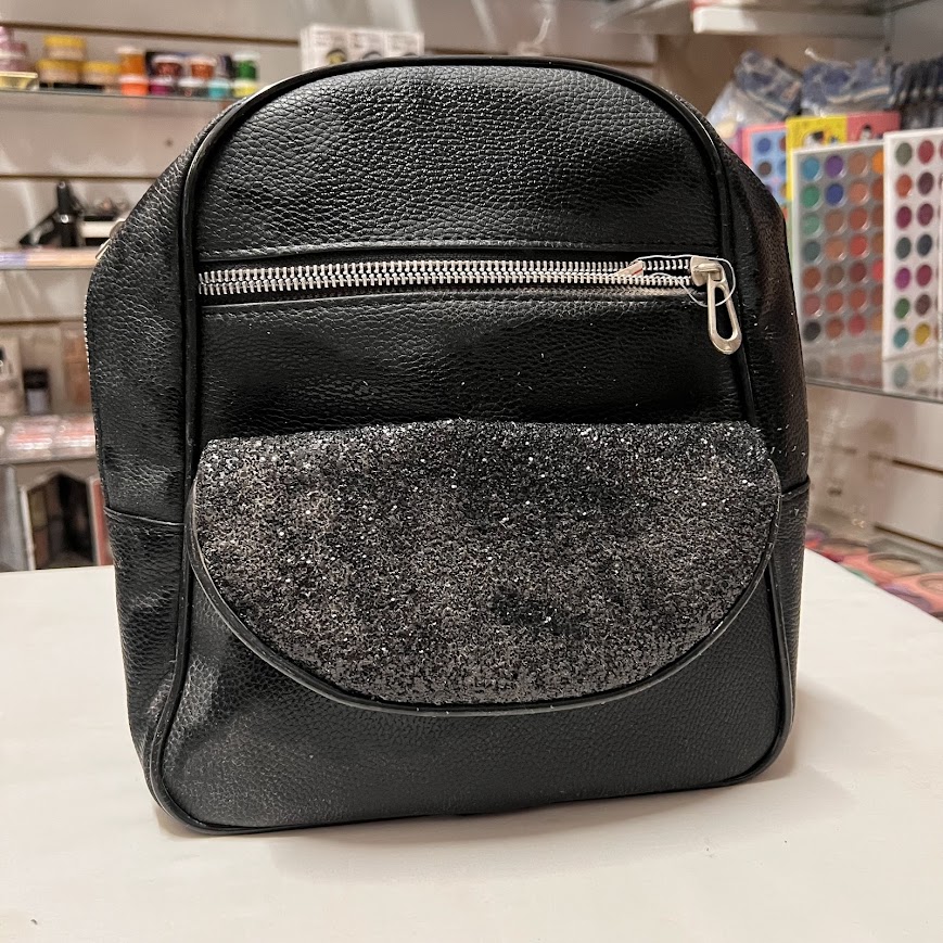 mochila negra con brillos