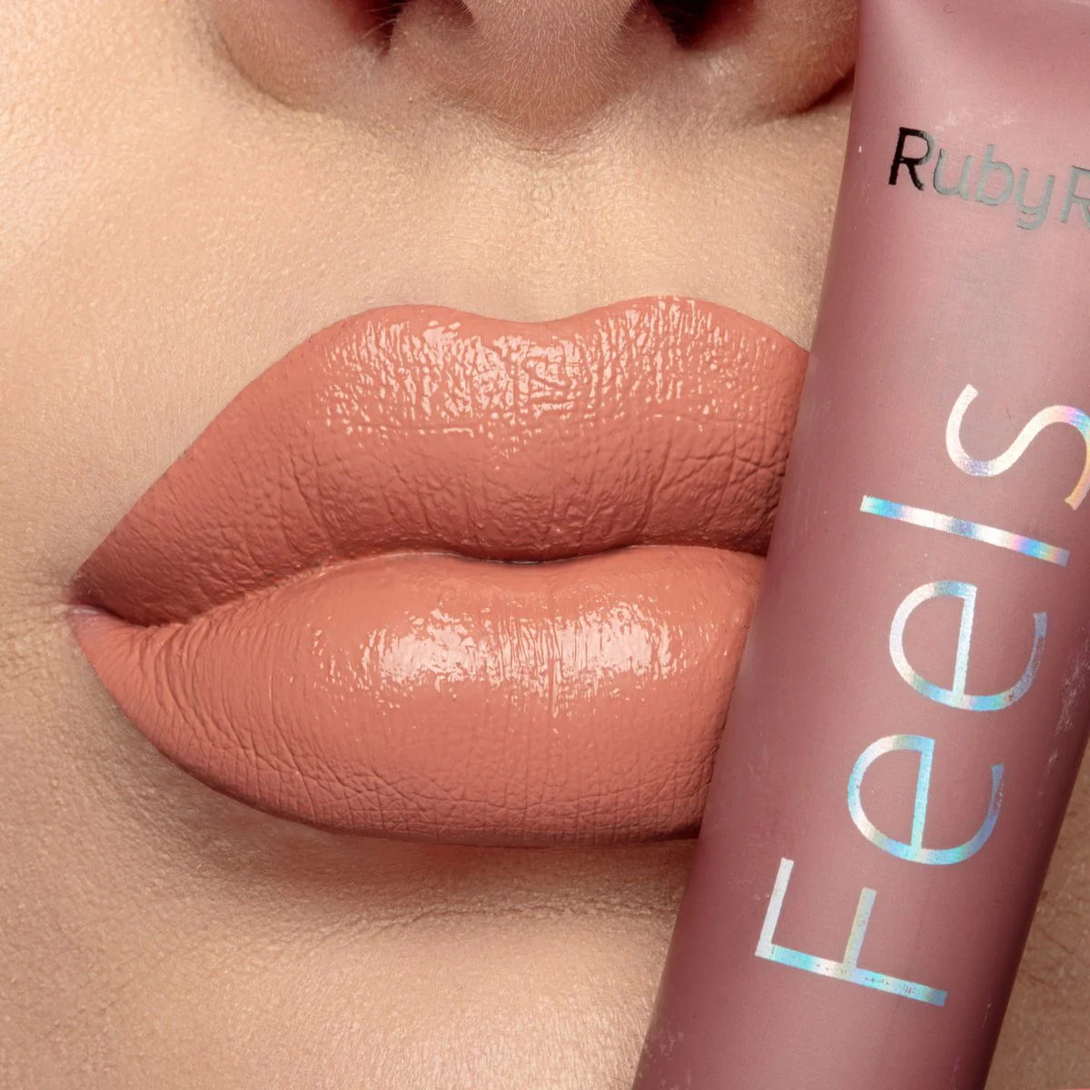 labial batom liquido feels ruby rose 362
