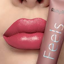 labial batom liquido feels ruby rose 355