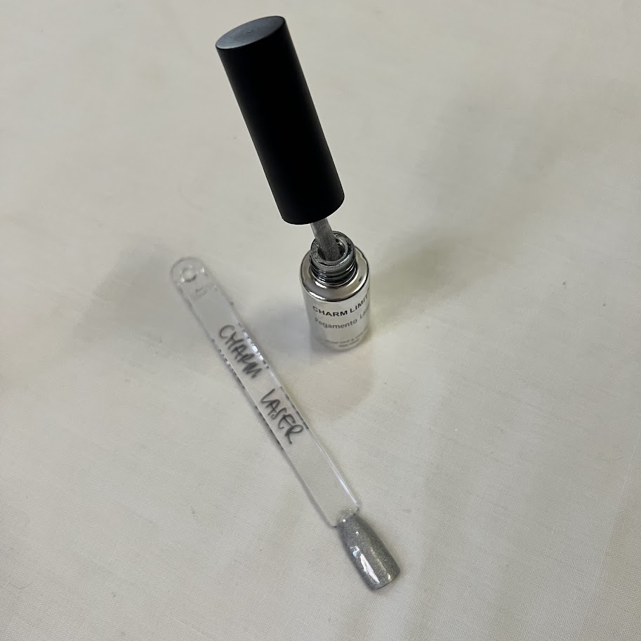 esmalte holográfico charm limit