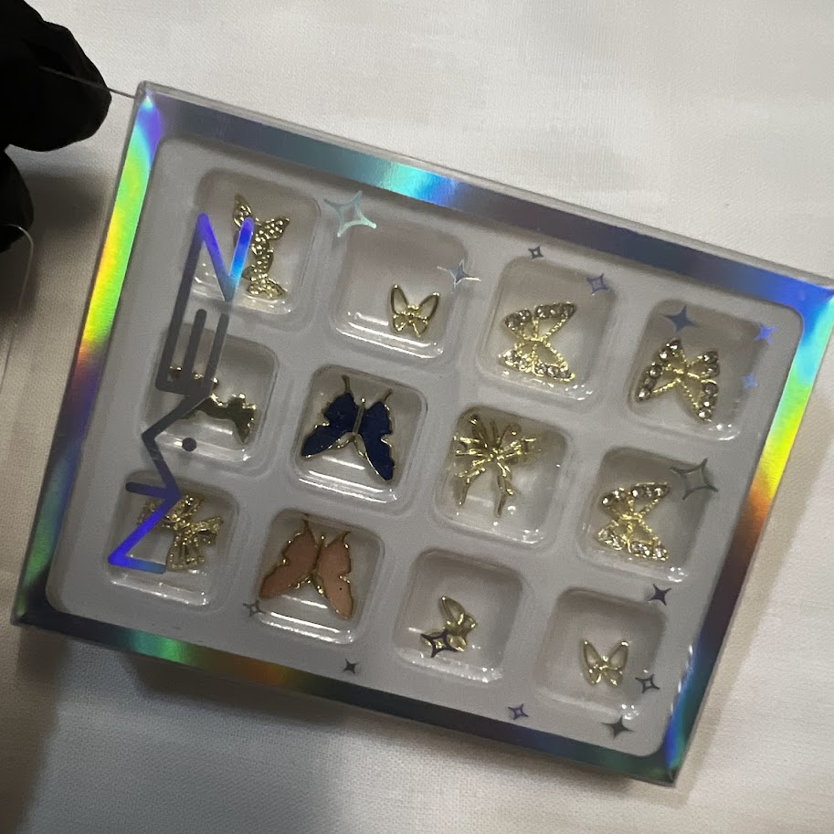 deco mariposa dorada naez