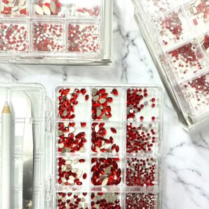 deco roja con pinza y lápiz